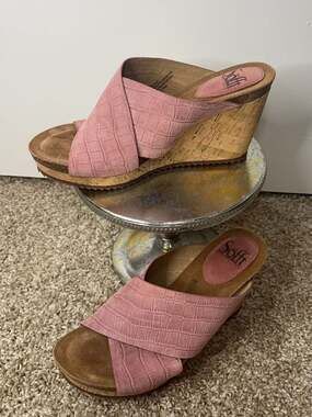 Söfft Pink Croc-Embossed Suede Wedge Sandals Size 7.5M